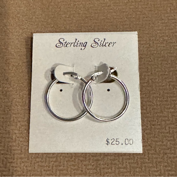 🆕NWT Sterling silver hoop earrings 3/4” diameter. Perfect for everyday wear! - Picture 1 of 4